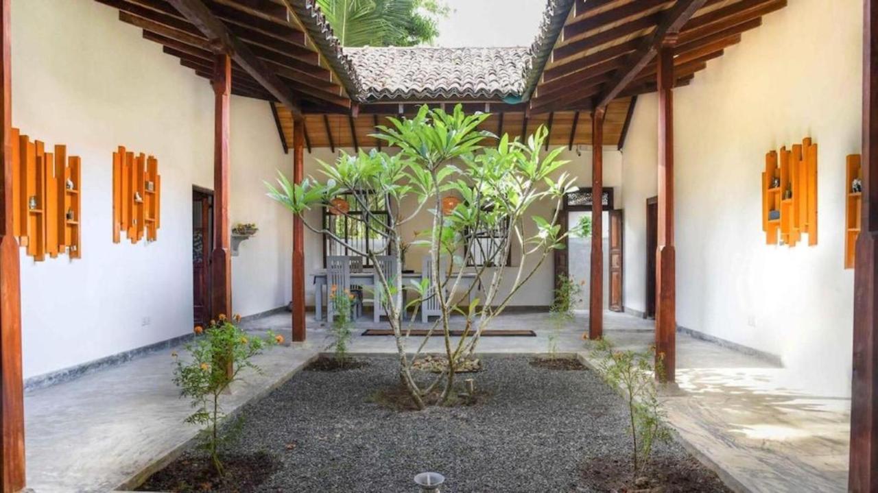 Antique Ceylon Villa Ahangama Bagian luar foto