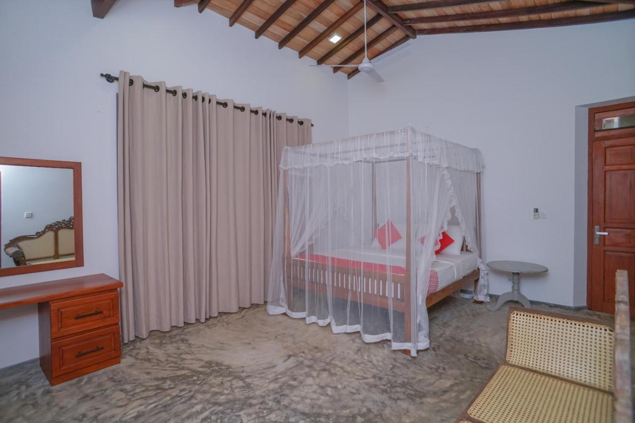 Antique Ceylon Villa Ahangama Bagian luar foto