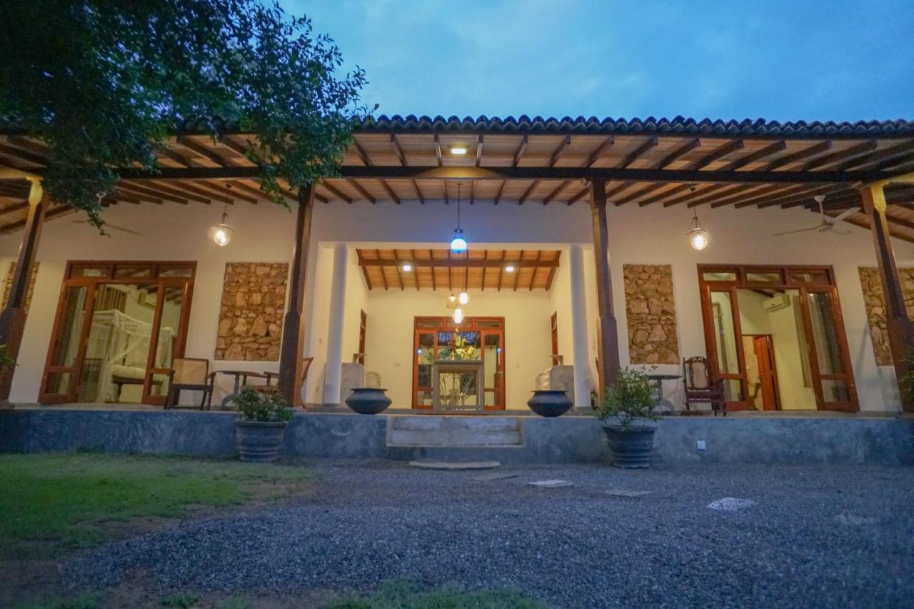 Antique Ceylon Villa Ahangama Bagian luar foto